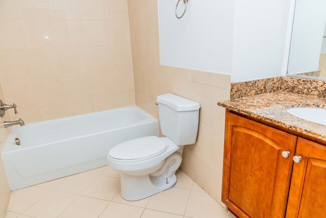 Building Photo - Luxury One Bedroom Unit in  Downtown Business District