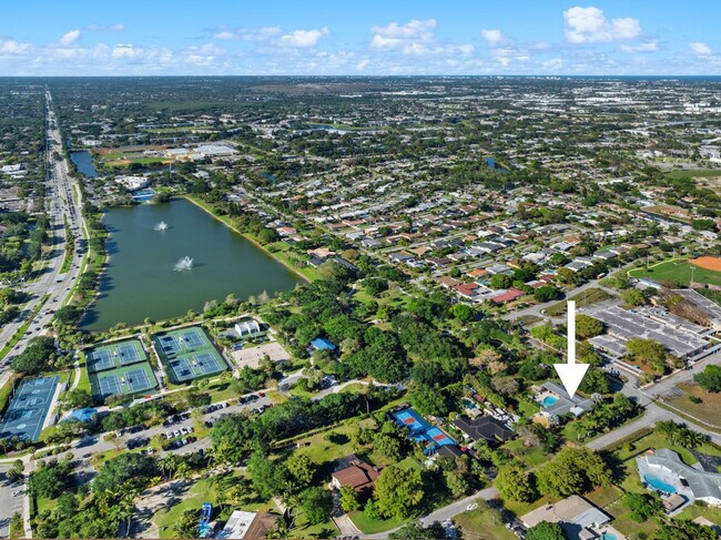 Building Photo - 4501 Briarcliff Ln