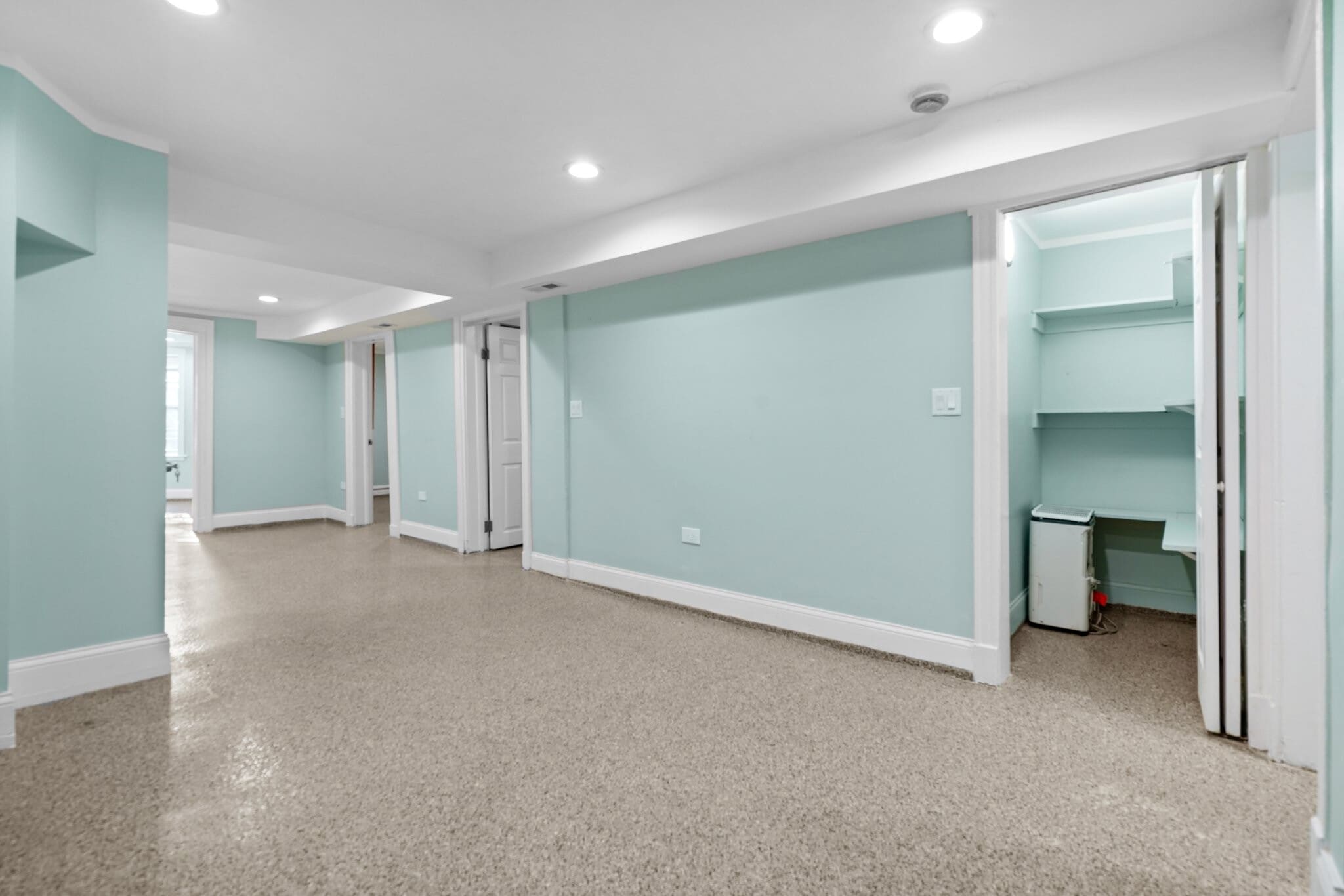 Building Photo - 2321 S Albany Ave