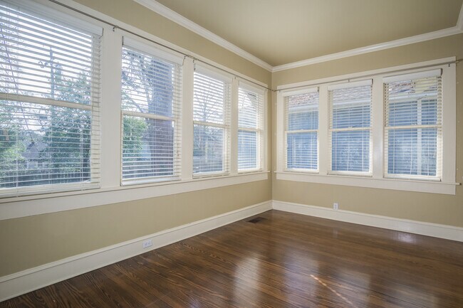 Building Photo - South Highlands