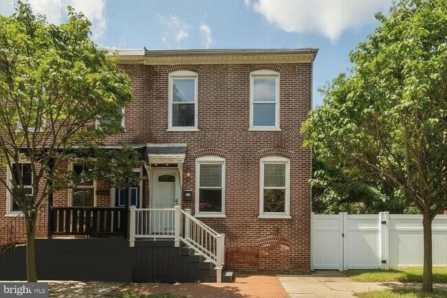 Building Photo - 220 S Matlack St