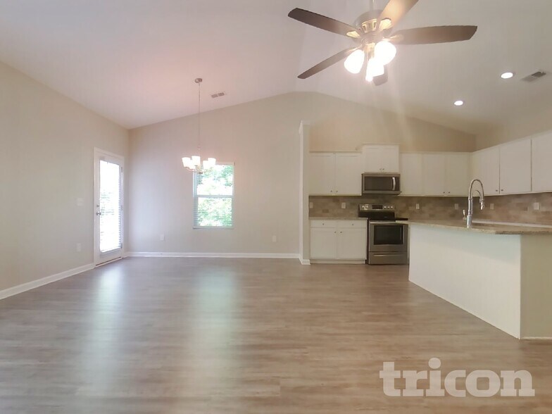 Building Photo - 349 Daffodil Drive
