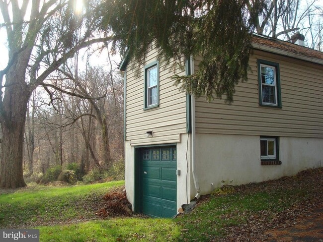 Building Photo - 605 Norway Rd