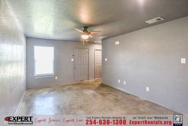 Building Photo - Discover the perfect blend of comfort and convenience!!