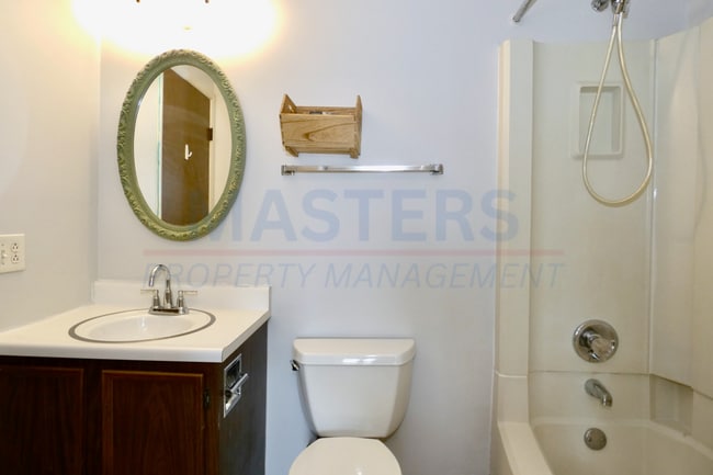 Building Photo - Spacious 2 Bed, 2 Bath Condo in West Toledo