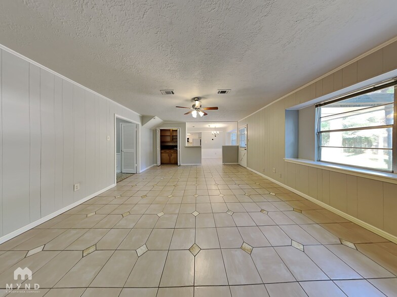 Building Photo - 15110 Gladebrook Dr