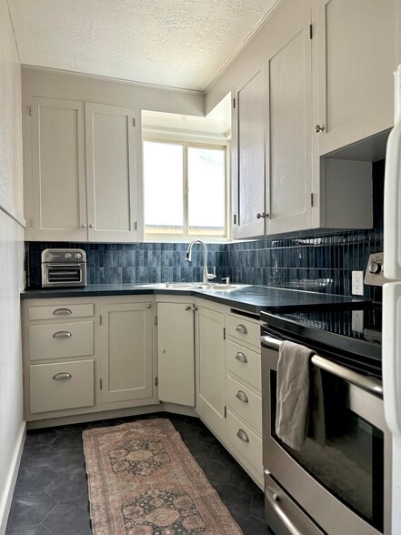 Kitchen - 2909 Brinker Ave