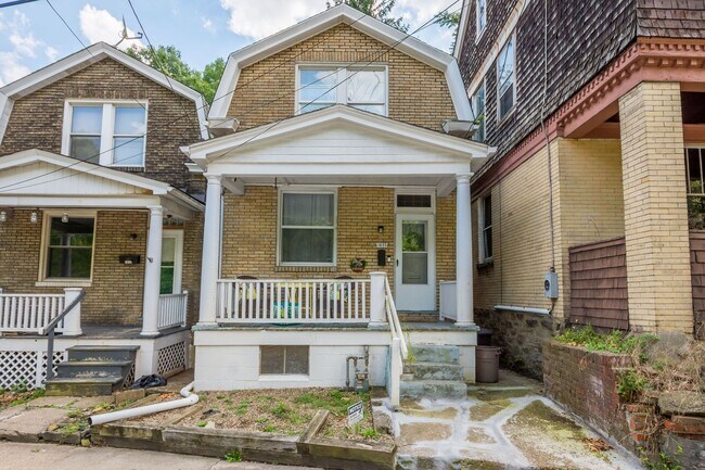 Building Photo - Sensational 2 bedroom home in Beechview available May 1!