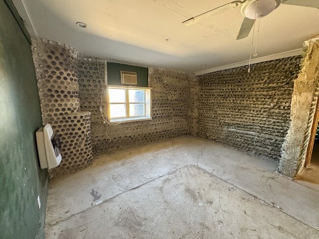 Building Photo - 400 N Smiling Dog Trail