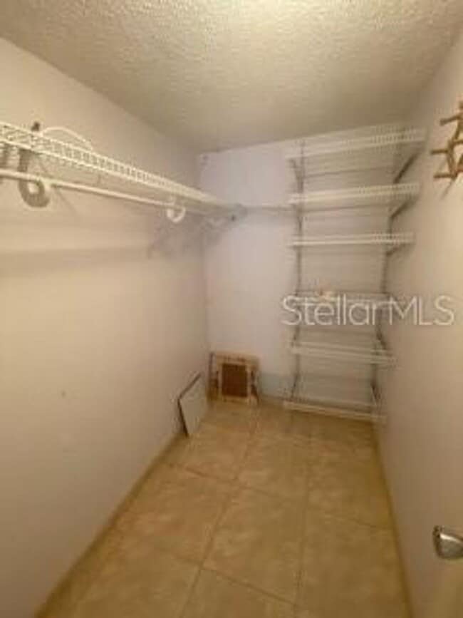 Building Photo - 517 Parkdale Mews