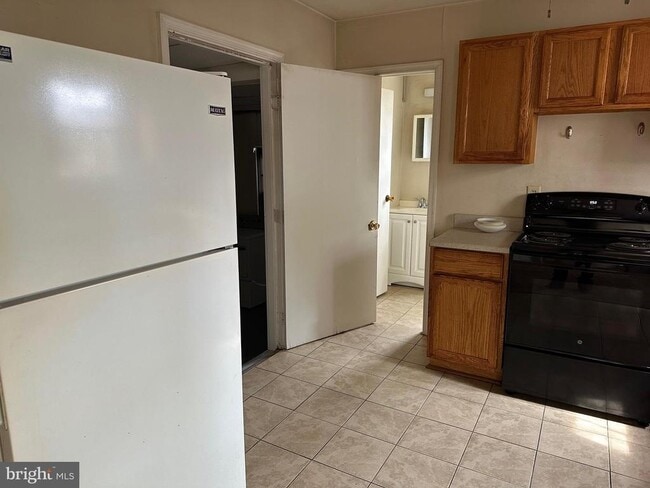 Building Photo - 1605 Charles St