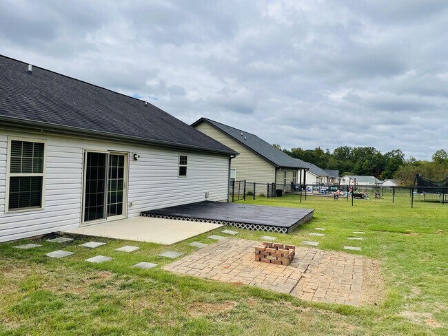 Building Photo - 1020 Saint Charles Way