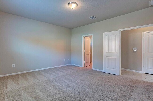 Building Photo - 2212 Bettylou Ln