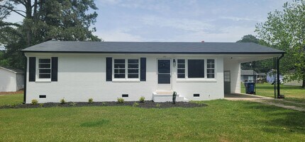 Building Photo - Move In Ready Home- Close to 95 - Easy Commute to local Shopping, Restaurants, and Interstate.