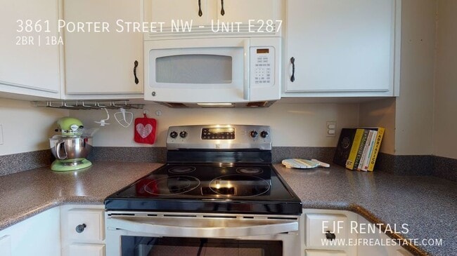 Building Photo - 3861 Porter St NW