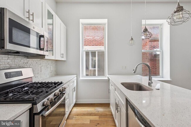 Building Photo - 2529 Frankford Ave