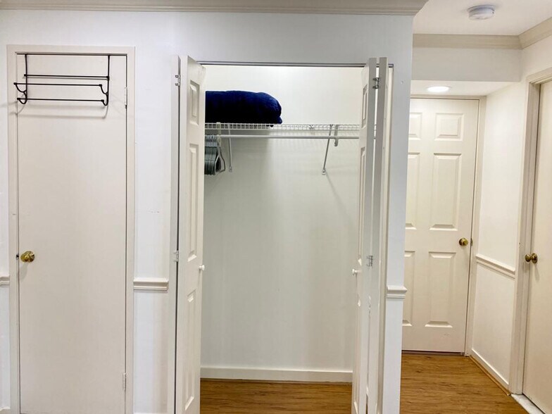 Building Photo - 11874 Sunrise Valley Dr