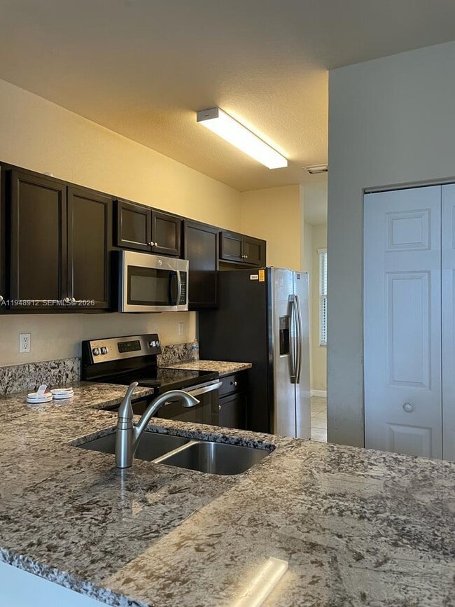 Building Photo - 134 SE 28th Ter