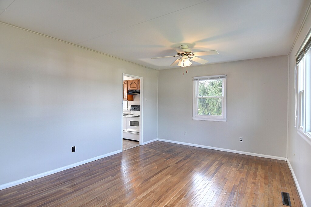 Building Photo - 2665 Elmore Dr