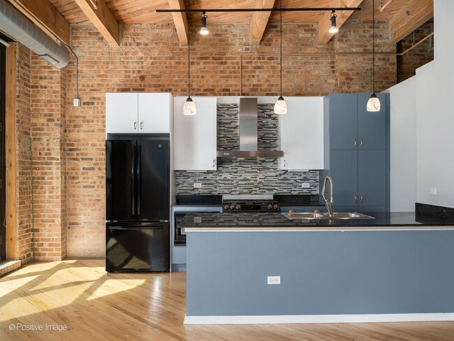 Building Photo - 1040 W Adams St