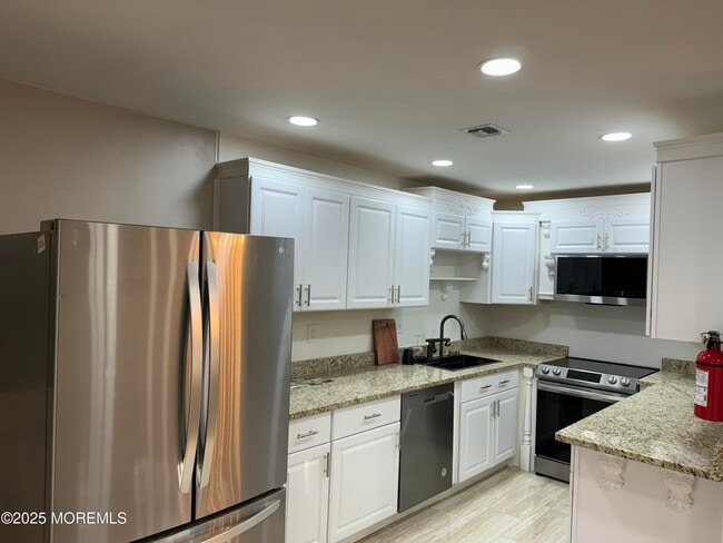 Building Photo - 144B Farrington Ct