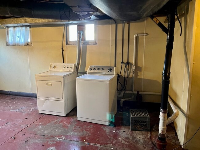 Building Photo - 911 N Center St