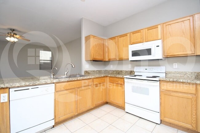 Building Photo - 490 W Ebony Way
