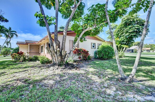 Building Photo - 14425 Amapola Way