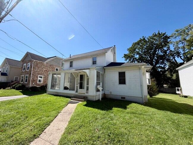 Building Photo - 1014 Trewellyn Ave