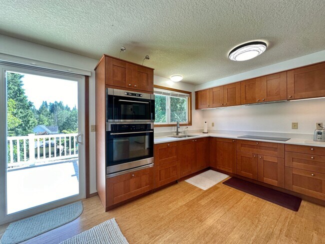 Building Photo - 7460 SW Elmwood St