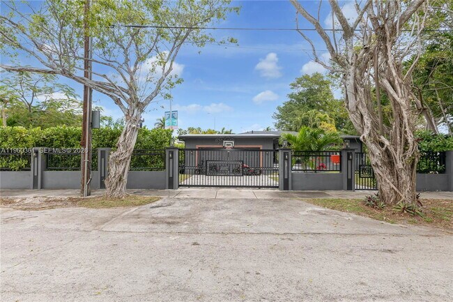 Building Photo - 63 SW 31st Rd