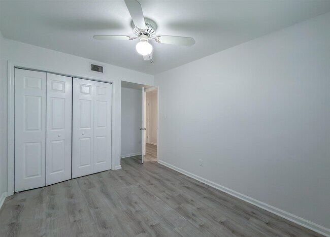 Building Photo - 3200 Langley Cir