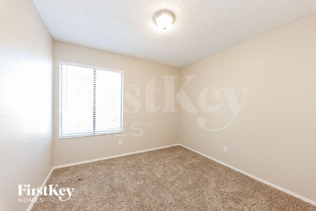 Building Photo - 4110 W Questa Dr