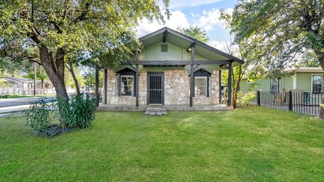 Building Photo - 2600 Morales St