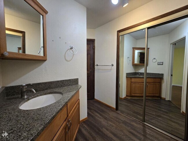Building Photo - 2203 Vela St