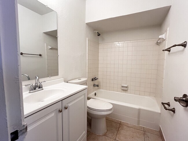 Building Photo - 4529 NE 21st Ave