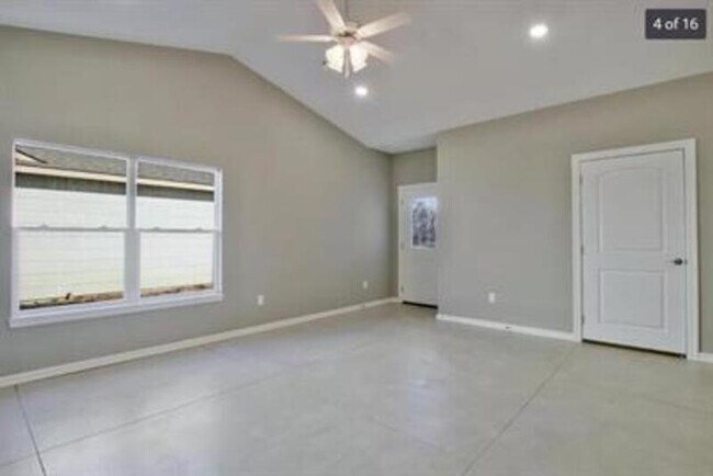 Building Photo - 4863 N Hillside Ct