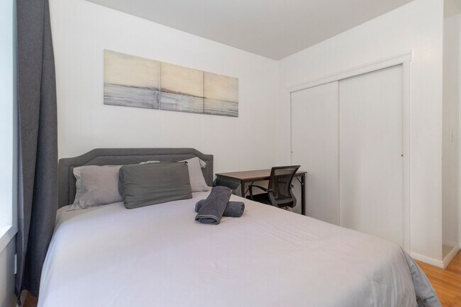 Building Photo - 215 B E 95th St