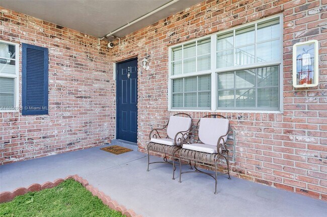 Building Photo - 2701 Middle River Dr