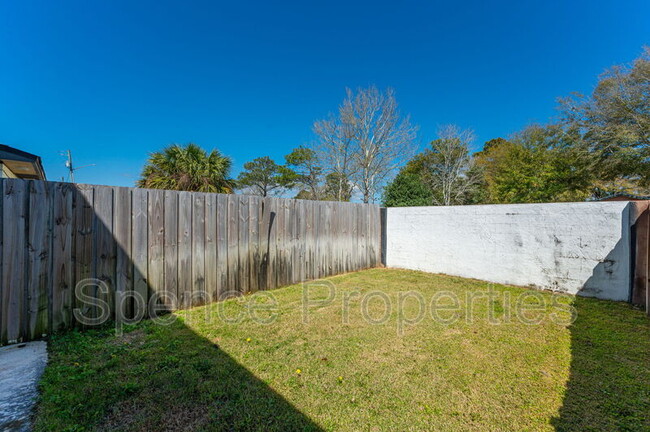 Building Photo - 710 Legion Dr