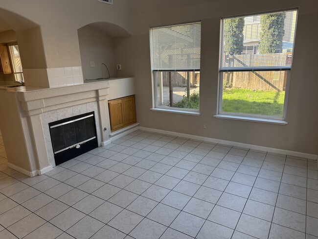 Building Photo - 4233 Quimby St