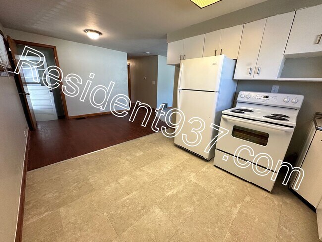 Building Photo - 3 Bed 1 Bath Home