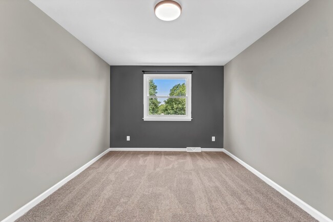 Building Photo - 52 Sebring Dr