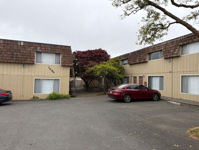 Building Photo - 1580 H St