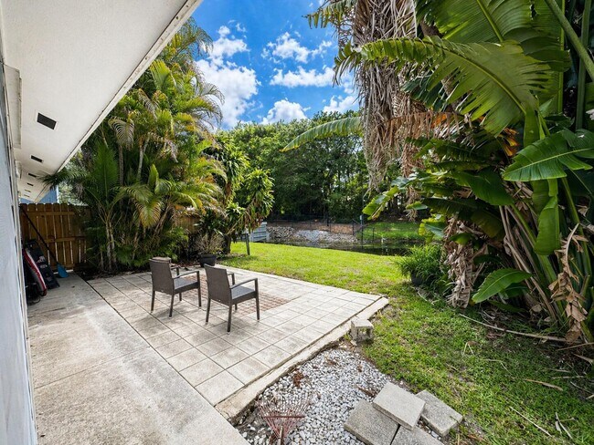 Building Photo - 9262 Green Meadows Way