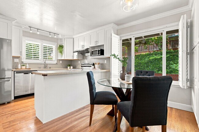 Building Photo - Spacious 4-bedroom 2-Bath in Desirable Area in Walnut Creek!