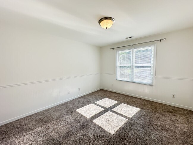 Building Photo - Cozy Oasis in Wake Forest!