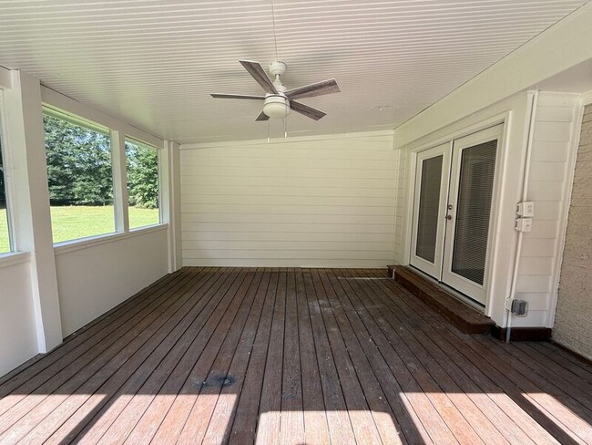 Building Photo - 5305 Castlebrook Dr
