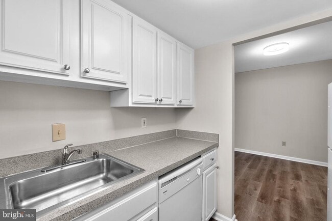 Building Photo - 3614 Court House Dr