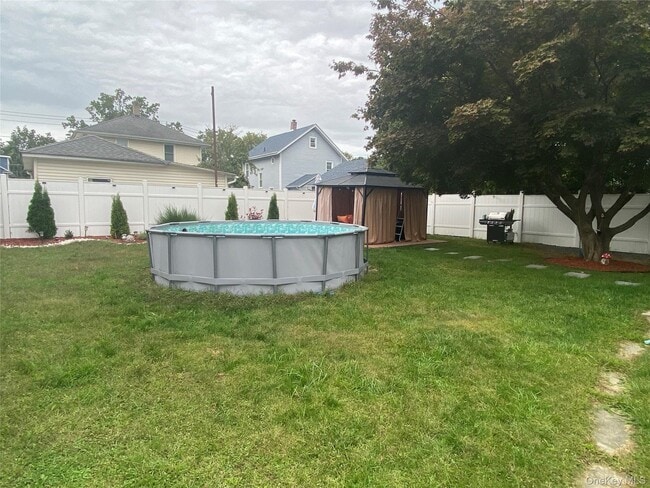 Building Photo - 7 Woods Pl